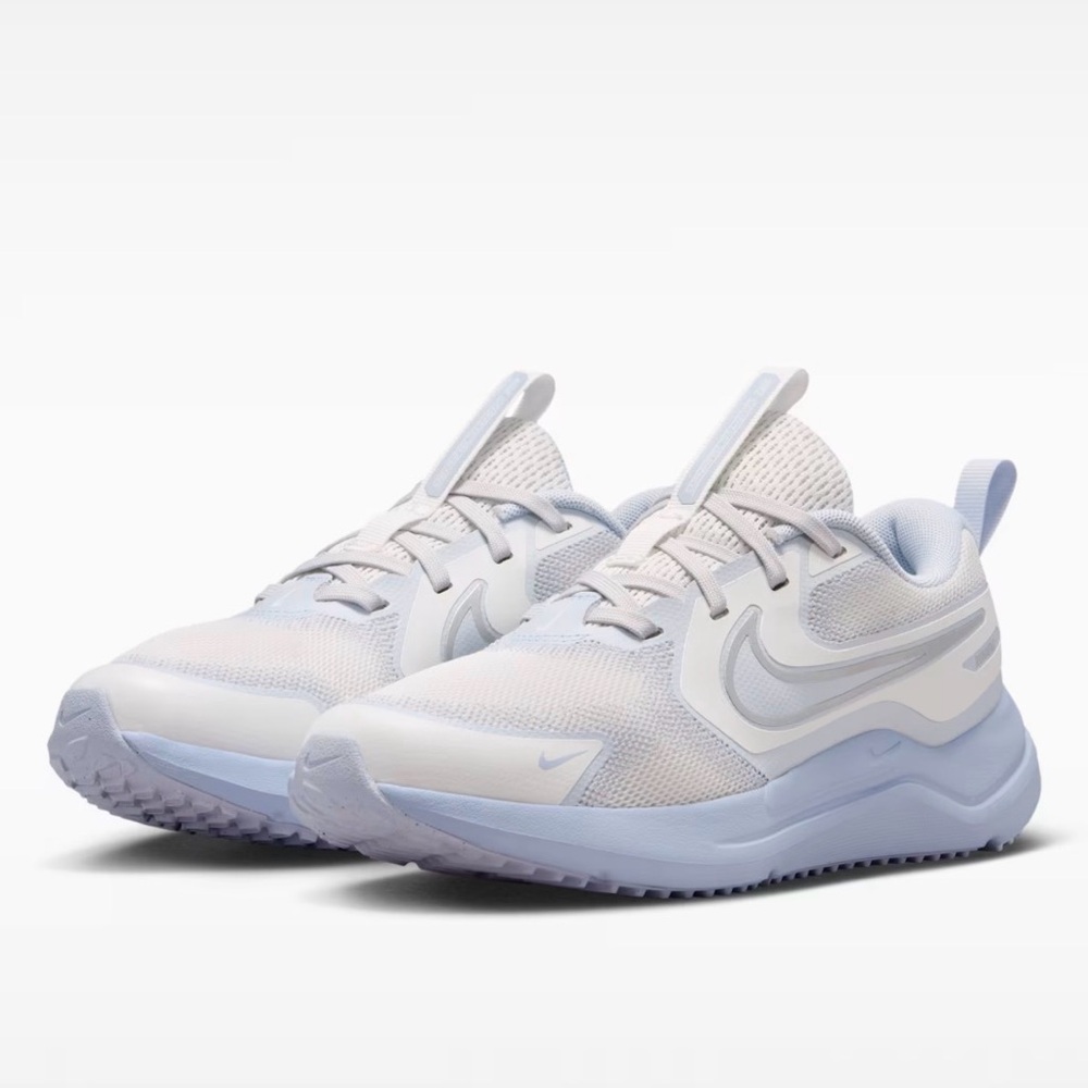 Nike Cosmic Runner
